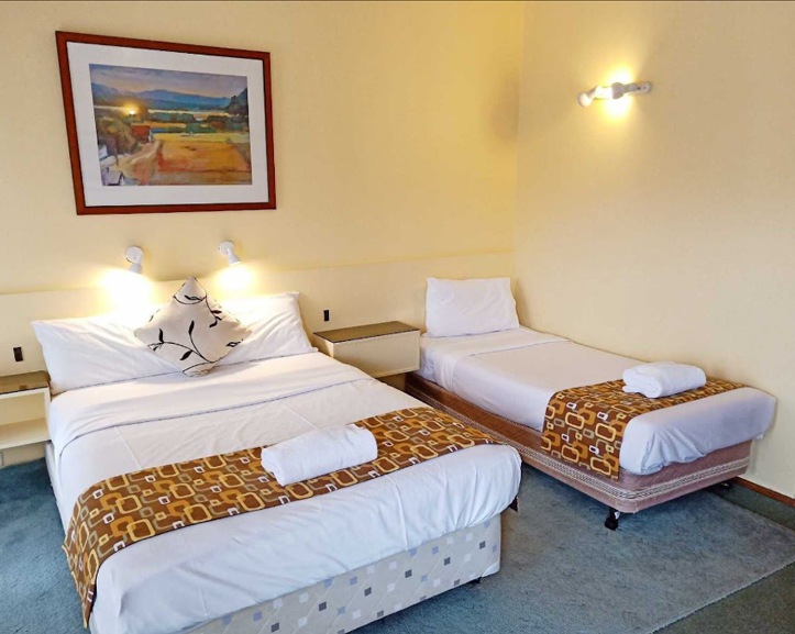 Glen Inn Twin Room